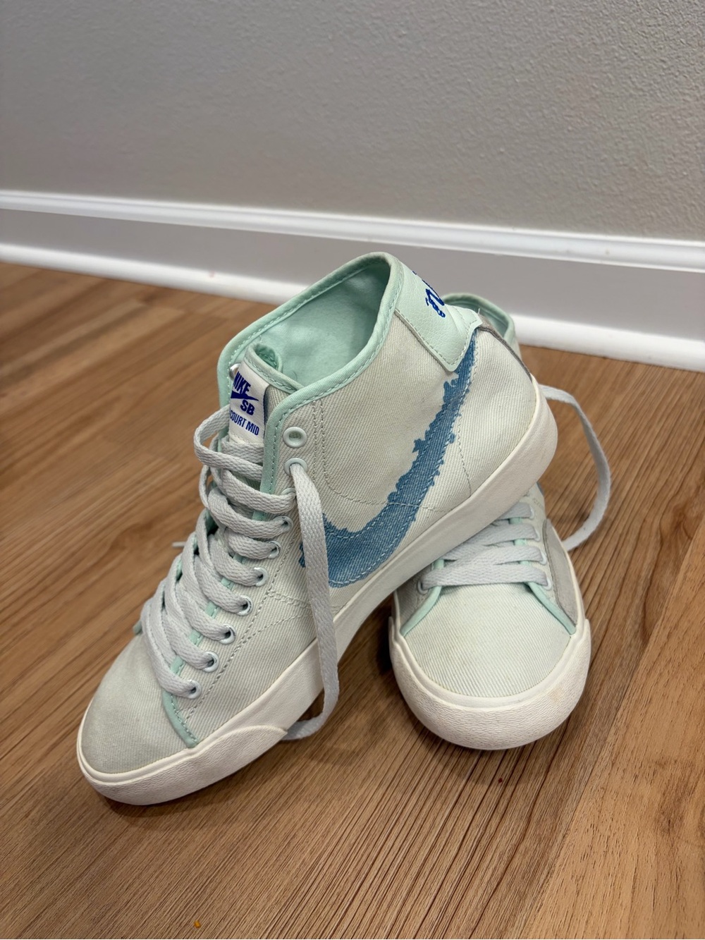 Nike SB Blzr Court Mid Barely Green Sneakers